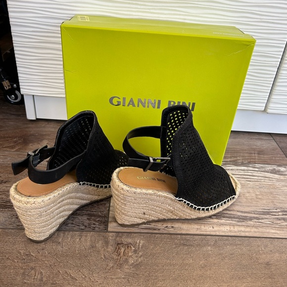 Gianni Bini black wedge sandal - Picture 3 of 3